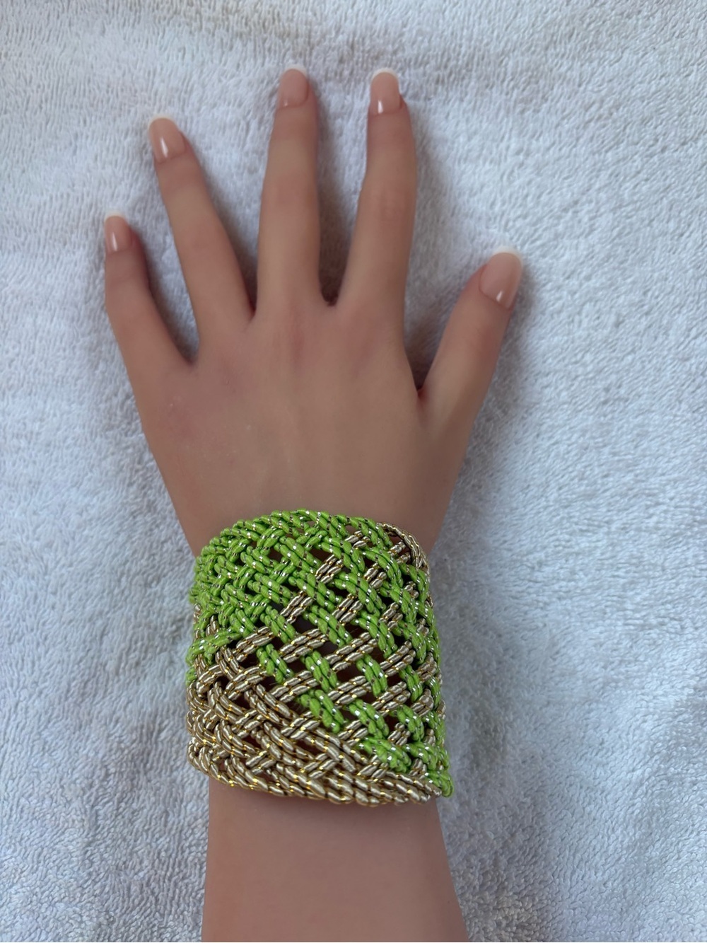 Wide Green and Gold Woven Cuff Bracelet - Bracelet vert et or